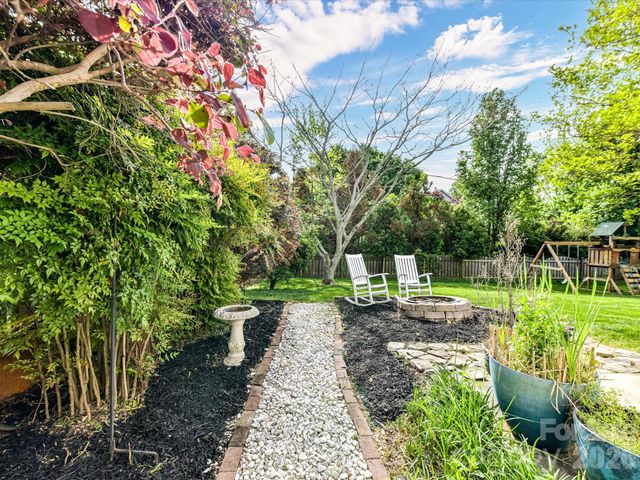 9334 Autumn Applause Drive, Charlotte, NC 28277