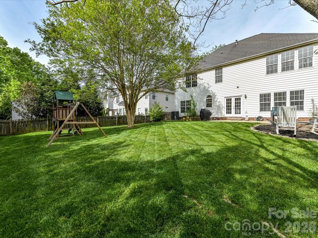 9334 Autumn Applause Drive, Charlotte, NC 28277