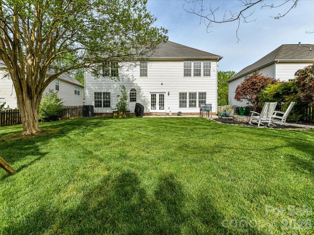 9334 Autumn Applause Drive, Charlotte, NC 28277