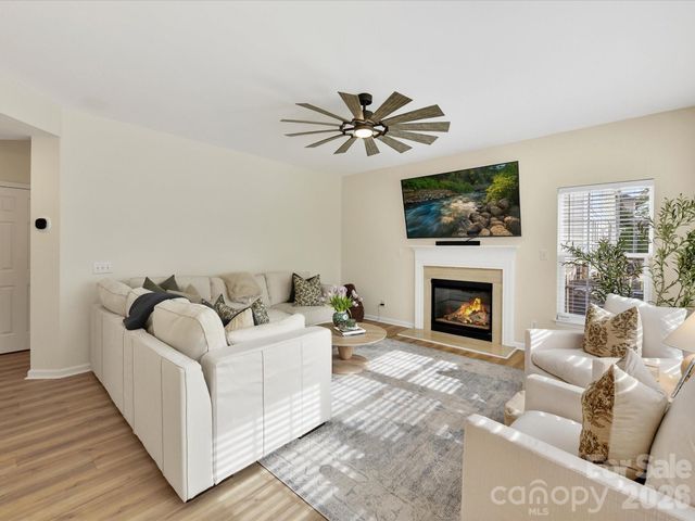 9334 Autumn Applause Drive, Charlotte, NC 28277