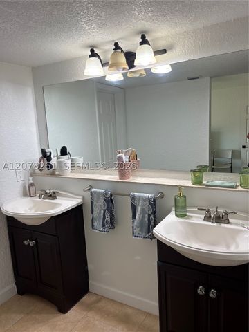 6305 Gage Pl 309A, Miami Lakes, FL 33014