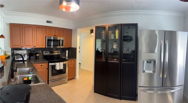 6305 Gage Pl 309A, Miami Lakes, FL 33014