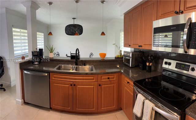 6305 Gage Pl 309A, Miami Lakes, FL 33014