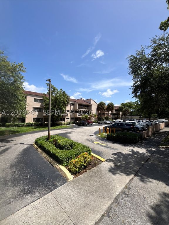 6305 Gage Pl 309A, Miami Lakes, FL 33014