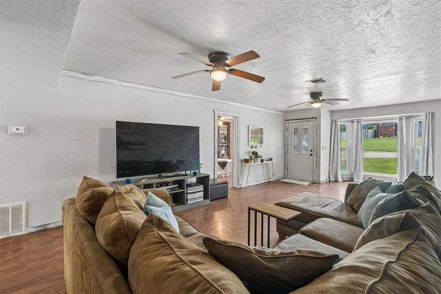 912 Mockingbird Lane, Purcell, OK 73080