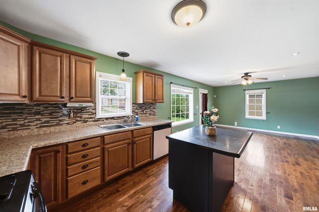 105 STERLING Street, Washington, IL 61571