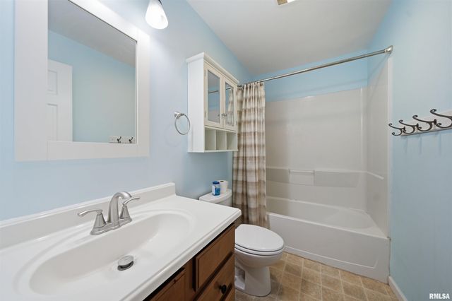 105 STERLING Street, Washington, IL 61571