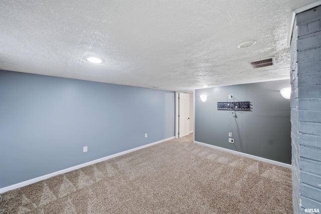105 STERLING Street, Washington, IL 61571