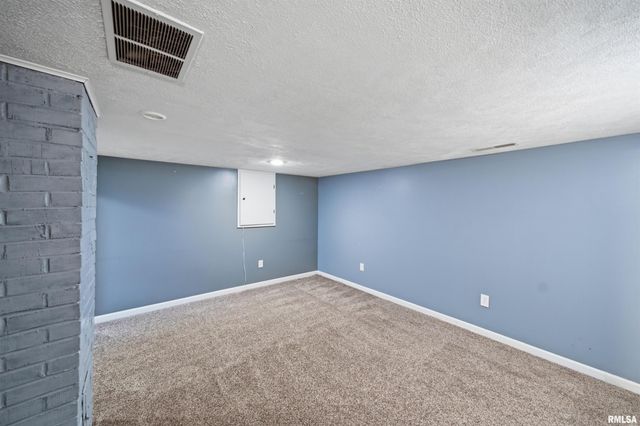 105 STERLING Street, Washington, IL 61571