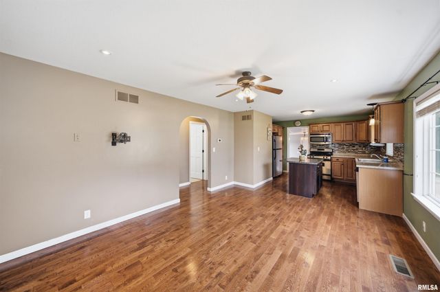 105 STERLING Street, Washington, IL 61571