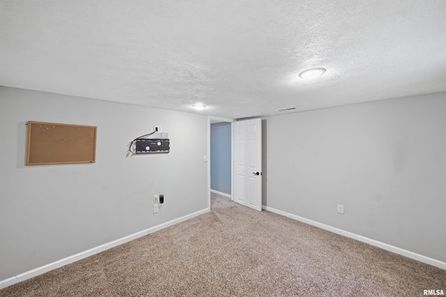 105 STERLING Street, Washington, IL 61571