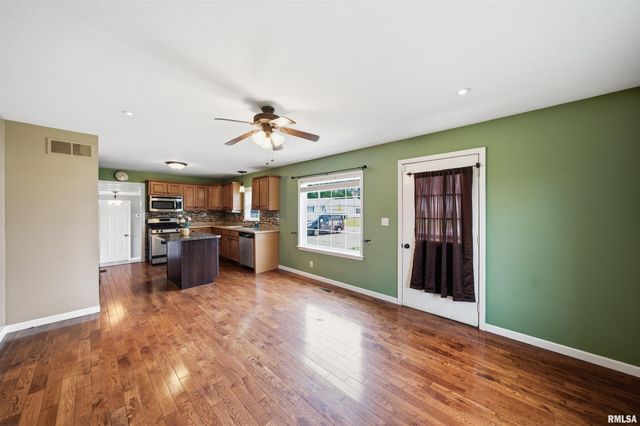 105 STERLING Street, Washington, IL 61571