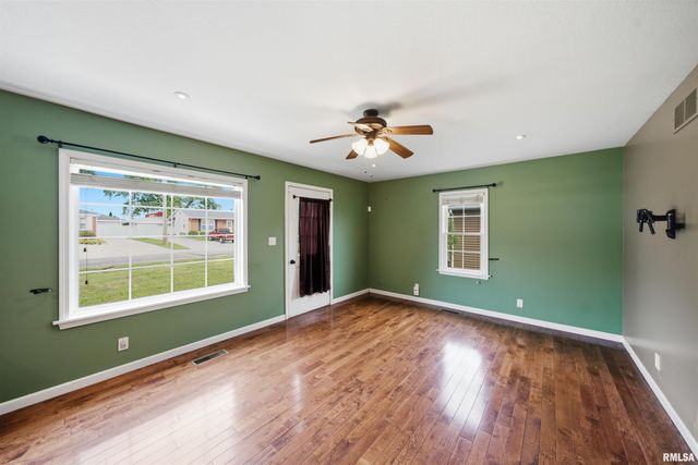 105 STERLING Street, Washington, IL 61571
