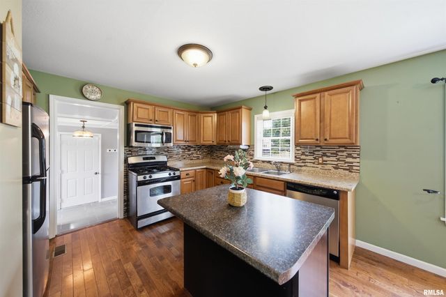 105 STERLING Street, Washington, IL 61571