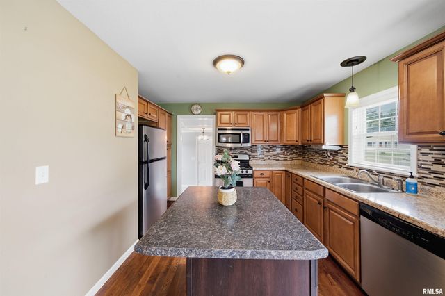 105 STERLING Street, Washington, IL 61571
