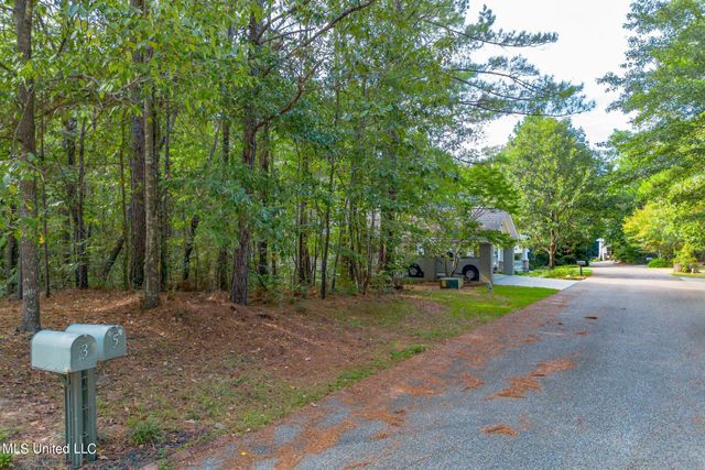 5 Stoneridge North, Hattiesburg, MS 39402