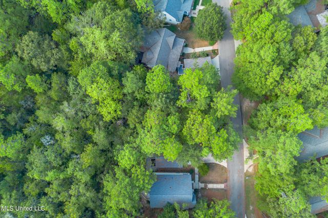 5 Stoneridge North, Hattiesburg, MS 39402