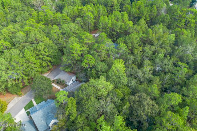 5 Stoneridge North, Hattiesburg, MS 39402