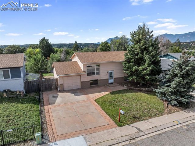 2775 El Capitan Drive, Colorado Springs, CO 80918