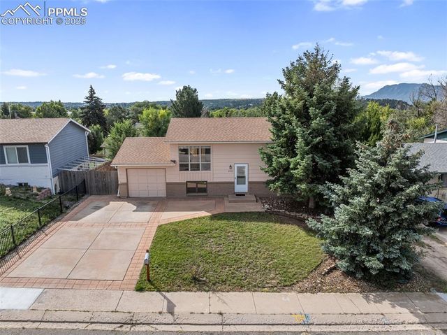 2775 El Capitan Drive, Colorado Springs, CO 80918