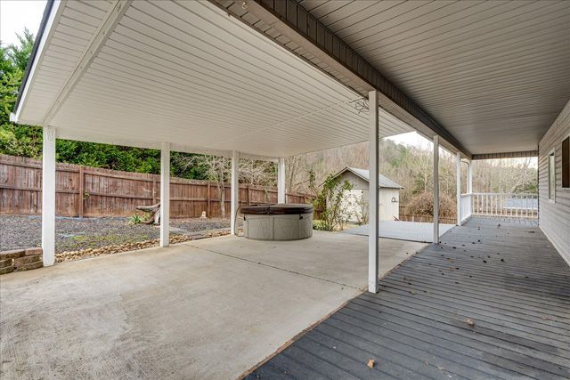 240 W Park Circle, Decatur, TN 37322