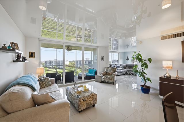 4015 W Palm Aire Drive 1001, Pompano Beach, FL 33069