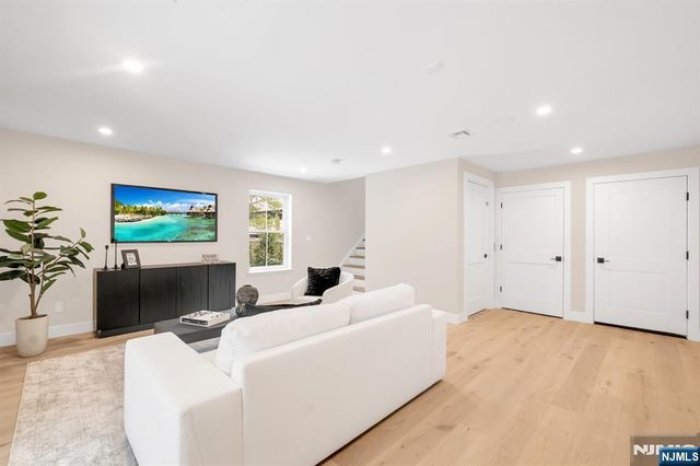 188 Broadway 4, Woodcliff Lake, NJ 07677