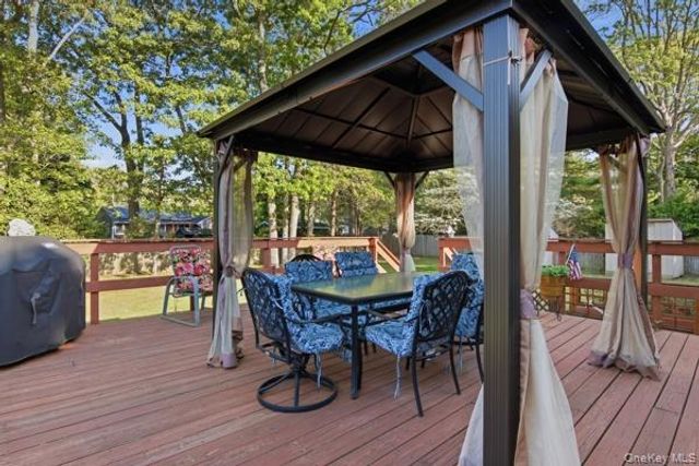 157 Belleview Avenue, Center Moriches, NY 11934