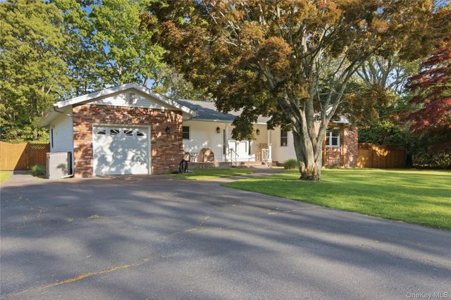 157 Belleview Avenue, Center Moriches, NY 11934