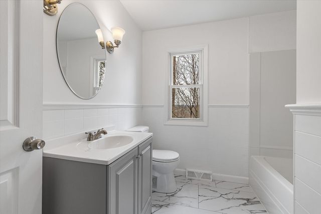 26 Roosevelt Dr, Southbridge, MA 01550