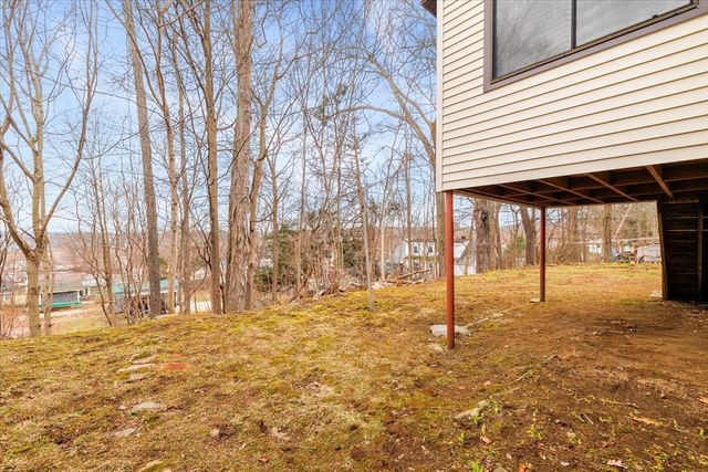 26 Roosevelt Dr, Southbridge, MA 01550