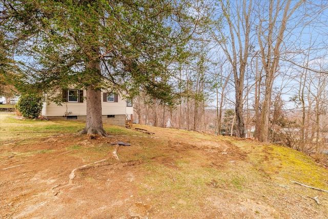 26 Roosevelt Dr, Southbridge, MA 01550