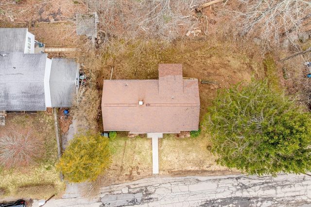 26 Roosevelt Dr, Southbridge, MA 01550