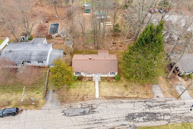 26 Roosevelt Dr, Southbridge, MA 01550