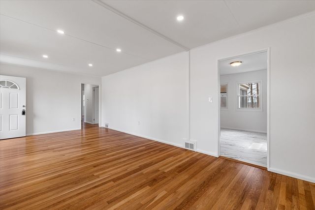 26 Roosevelt Dr, Southbridge, MA 01550