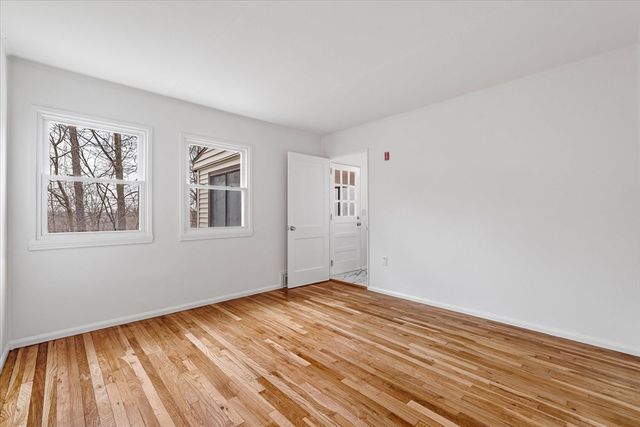 26 Roosevelt Dr, Southbridge, MA 01550