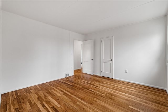 26 Roosevelt Dr, Southbridge, MA 01550