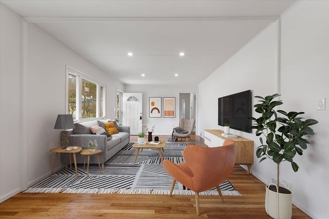 26 Roosevelt Dr, Southbridge, MA 01550