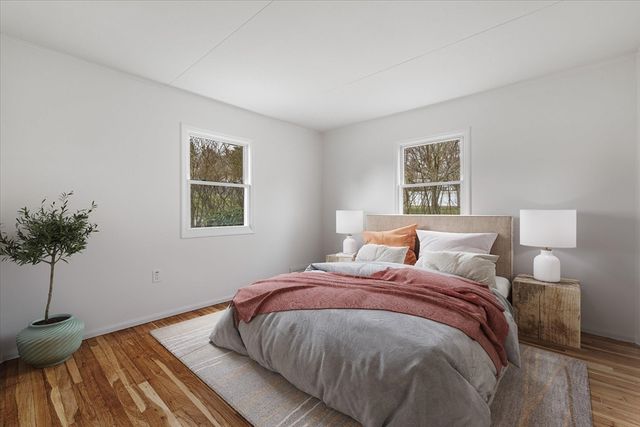 26 Roosevelt Dr, Southbridge, MA 01550