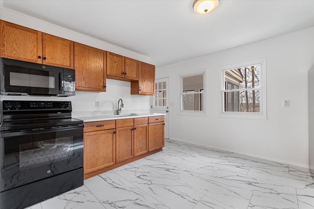 26 Roosevelt Dr, Southbridge, MA 01550