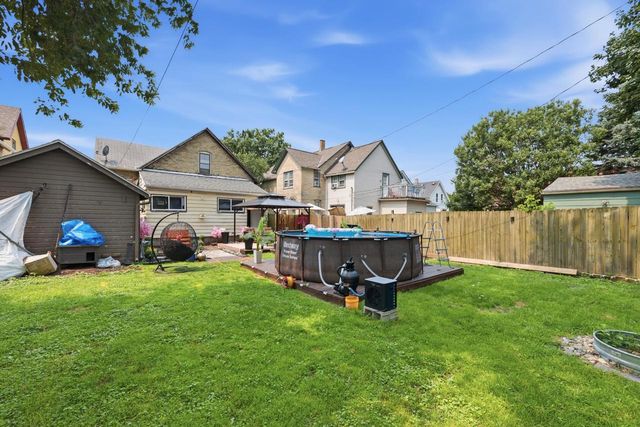 1827 Green STREET, Racine, WI 53402