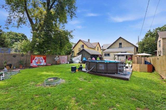 1827 Green STREET, Racine, WI 53402