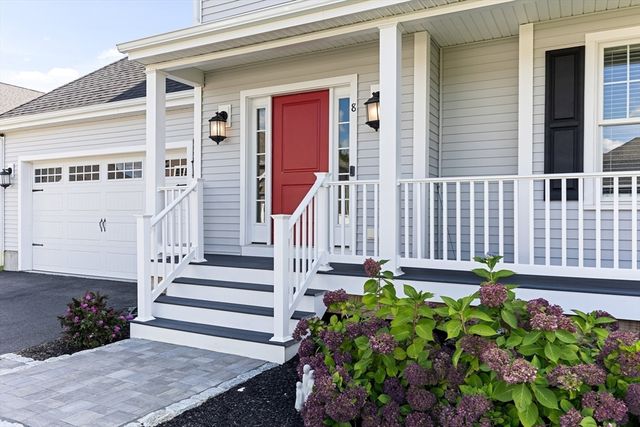 8 Bunker Ln, Lakeville, MA 02347