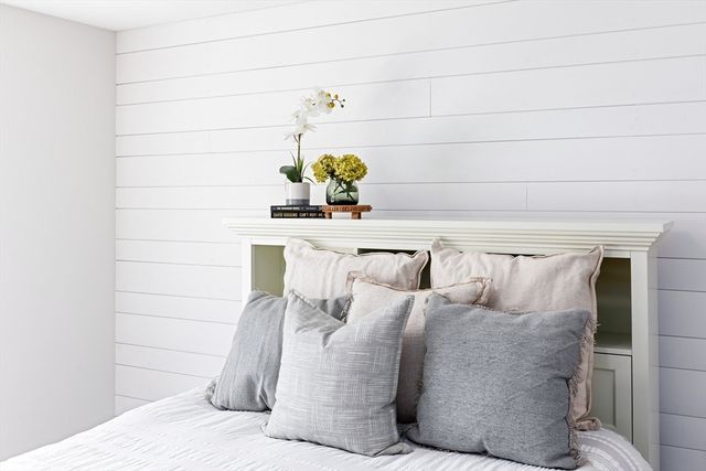 8 Bunker Ln, Lakeville, MA 02347