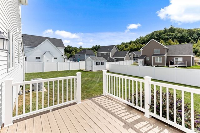 8 Bunker Ln, Lakeville, MA 02347