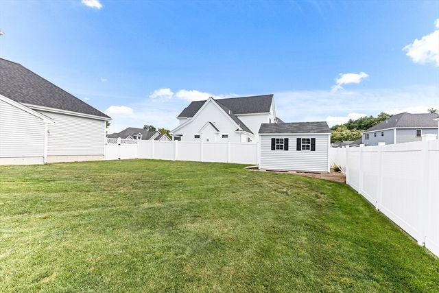8 Bunker Ln, Lakeville, MA 02347