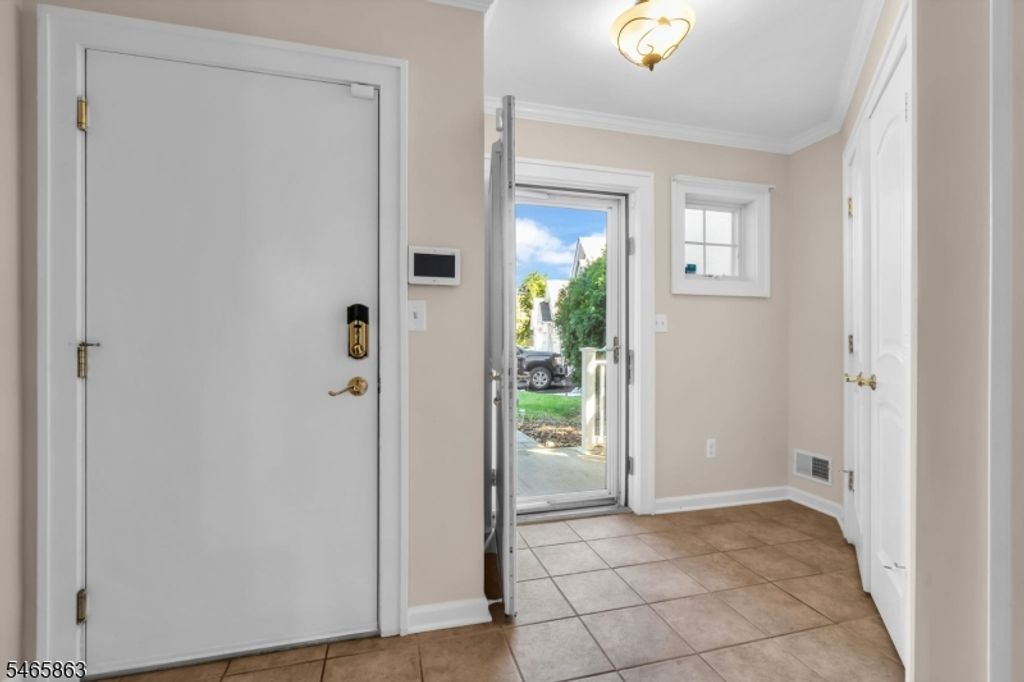 645 Ridgedale Ave 4, East Hanover Twp., NJ 07936 — photo 2