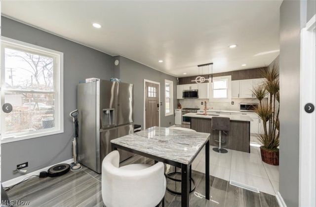 5811 Madison Avenue, Cleveland, OH 44102