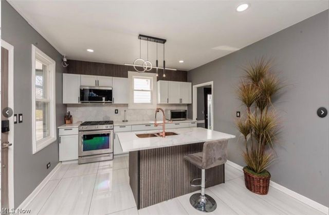 5811 Madison Avenue, Cleveland, OH 44102