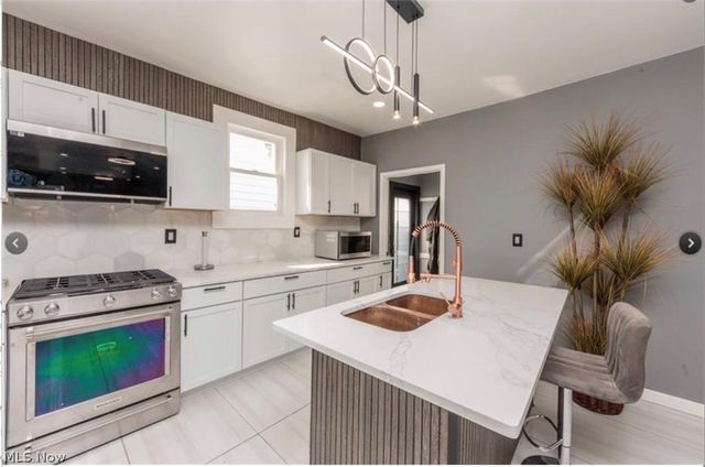 5811 Madison Avenue, Cleveland, OH 44102